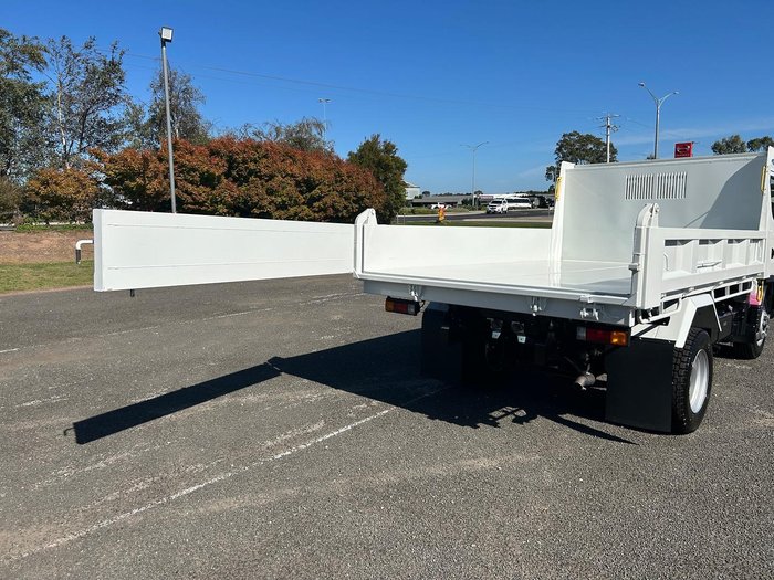 2025 Fuso Canter 815