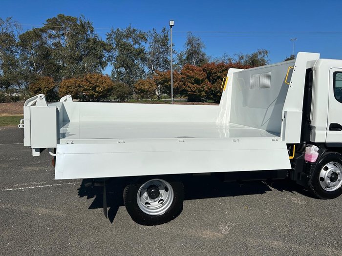 2025 Fuso Canter 815