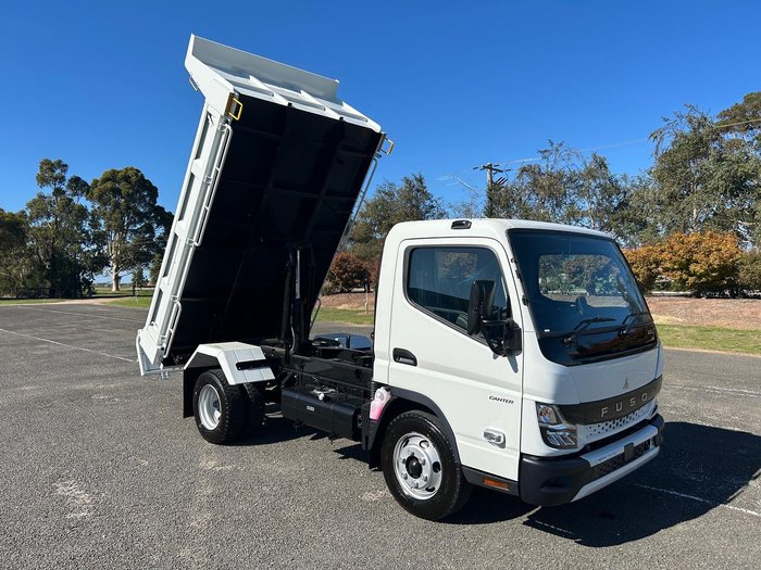 2025 Fuso Canter 815