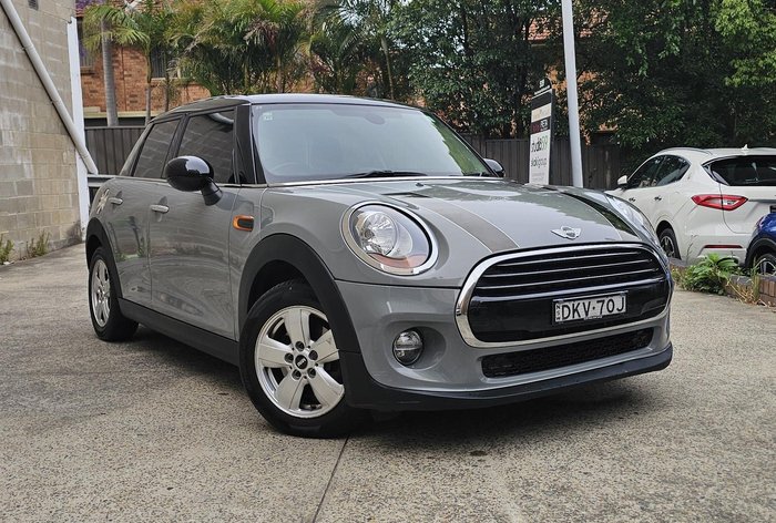 2016 MINI Hatch Cooper F55 Moonwalk Grey