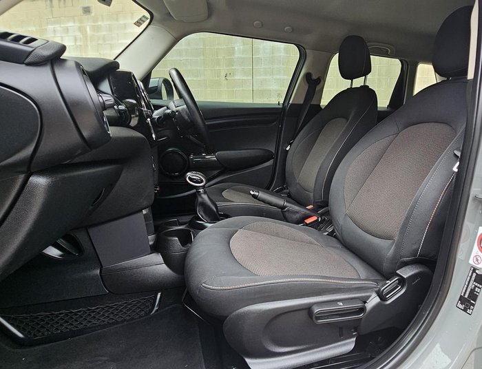 2016 MINI Hatch Cooper F55 Moonwalk Grey