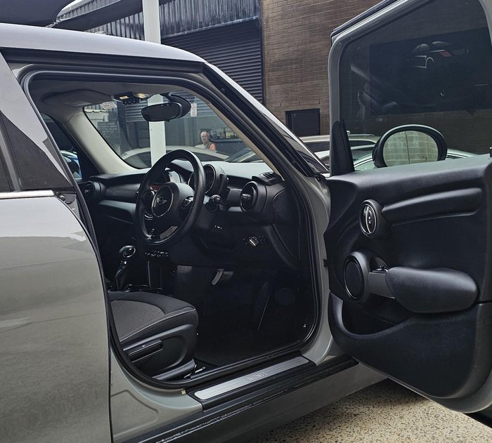 2016 MINI Hatch Cooper F55 Moonwalk Grey