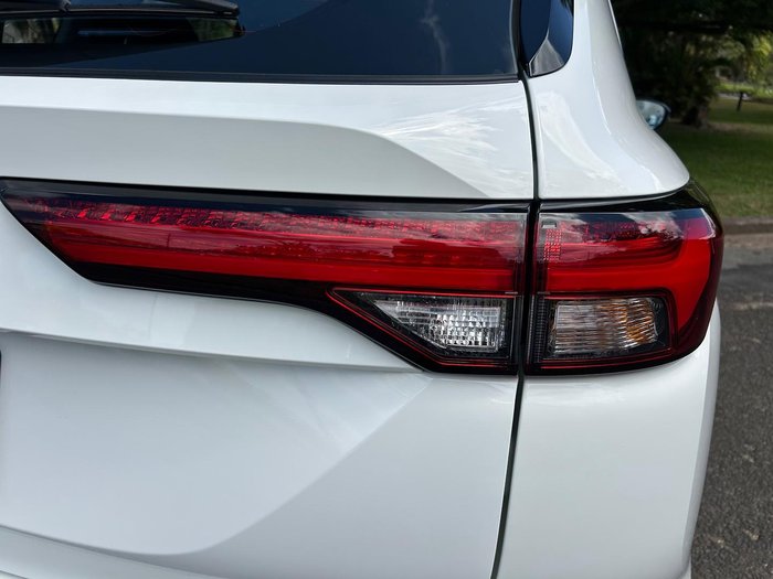 2024 Mitsubishi Outlander ES