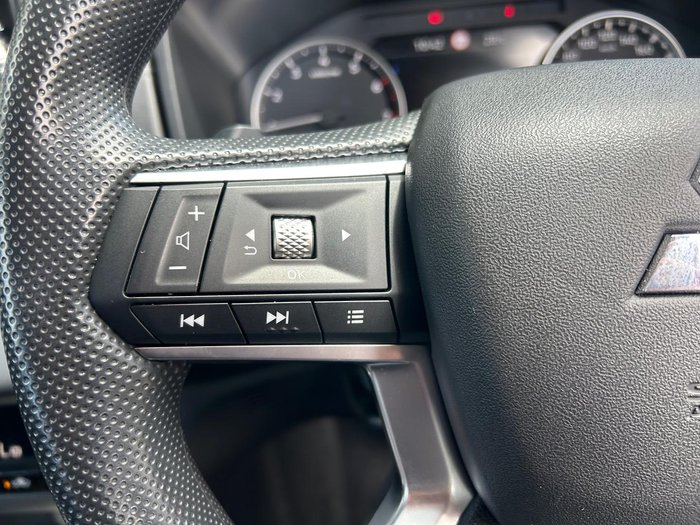 2024 Mitsubishi Outlander ES