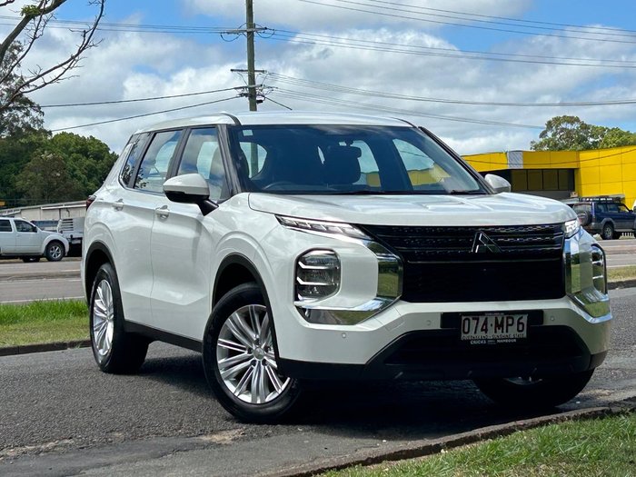 2024 Mitsubishi Outlander ES