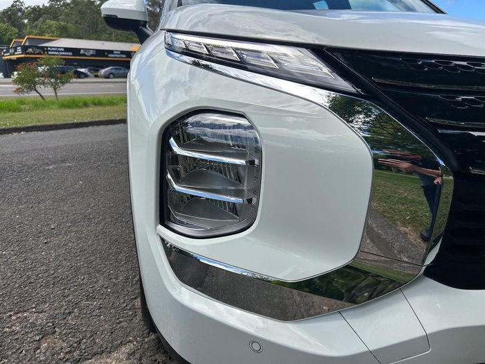 2024 Mitsubishi Outlander ES