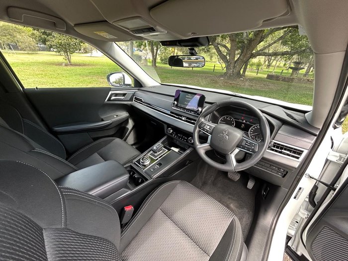 2024 Mitsubishi Outlander ES