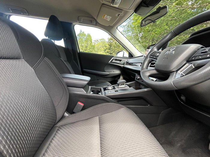 2024 Mitsubishi Outlander ES