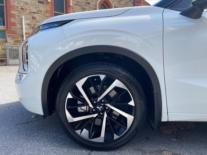 2023 Mitsubishi Outlander Exceed