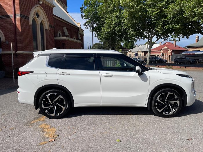 2023 Mitsubishi Outlander Exceed