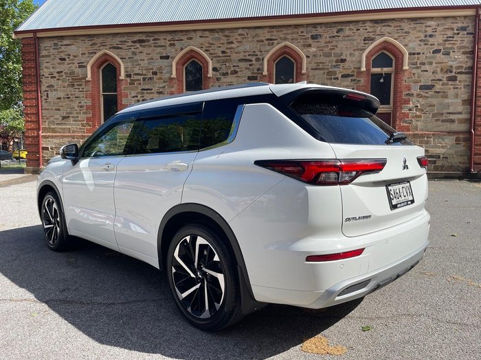 2023 Mitsubishi Outlander Exceed