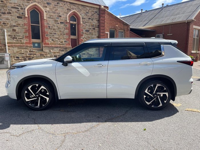 2023 Mitsubishi Outlander Exceed