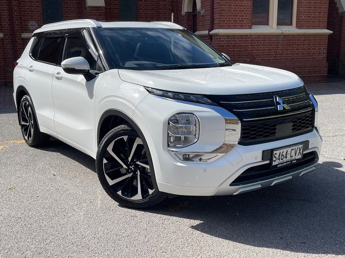 2023 Mitsubishi Outlander Exceed