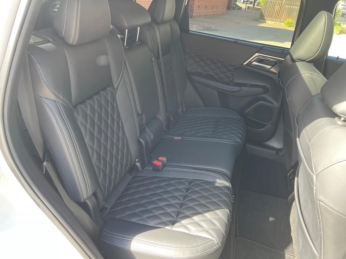 2023 Mitsubishi Outlander Exceed