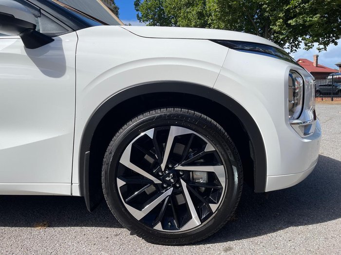 2023 Mitsubishi Outlander Exceed