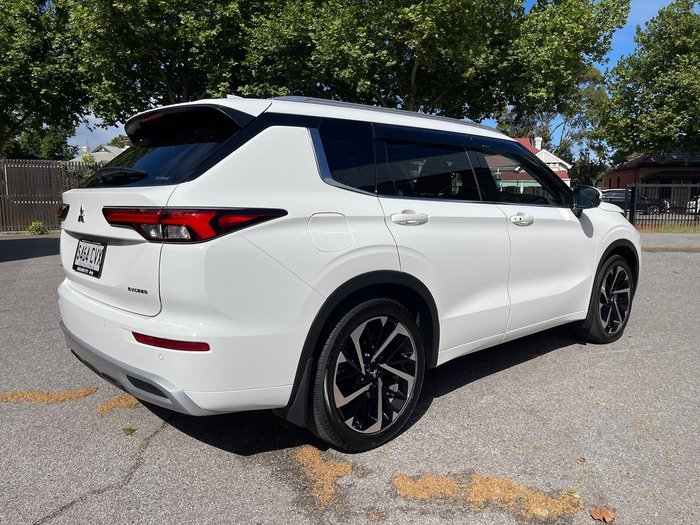 2023 Mitsubishi Outlander Exceed