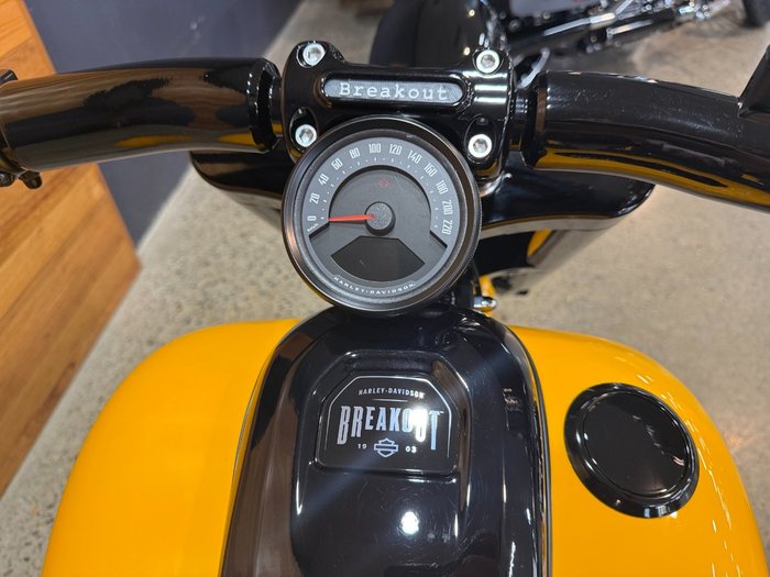 2025 Harley-davidson FXBR BREAKOUT (117) Yellow