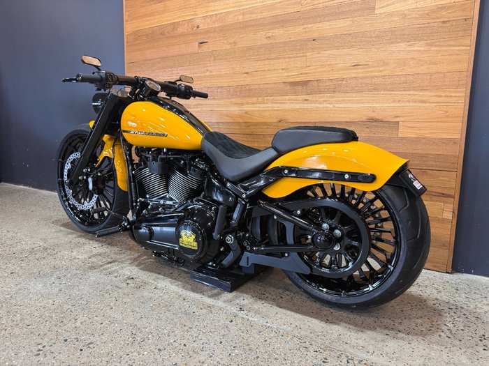 2025 Harley-davidson FXBR BREAKOUT (117) Yellow
