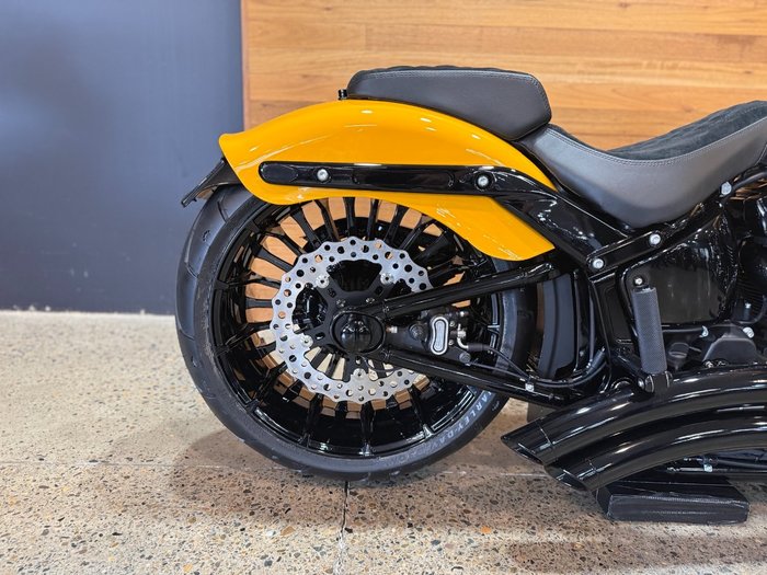 2025 Harley-davidson FXBR BREAKOUT (117) Yellow