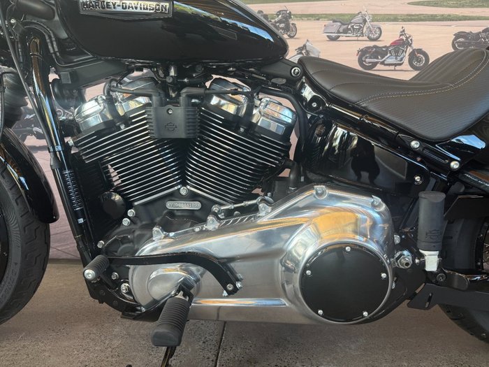 2025 Harley-davidson FXBB STREET BOB (117) Vivid Black