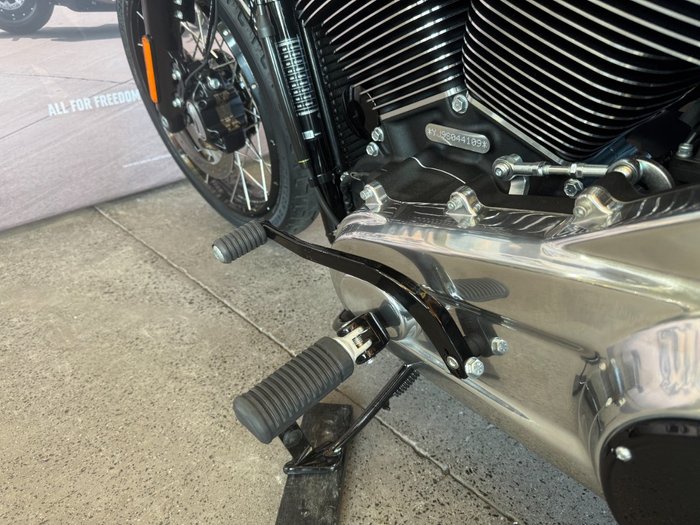 2025 Harley-davidson FXBB STREET BOB (117) Vivid Black