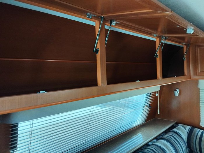 2011 Paramount Classic 17Ft Couples Van With Queen Bed And Front Lougne