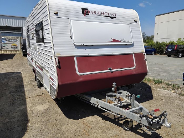2011 Paramount Classic 17Ft Couples Van With Queen Bed And Front Lounge