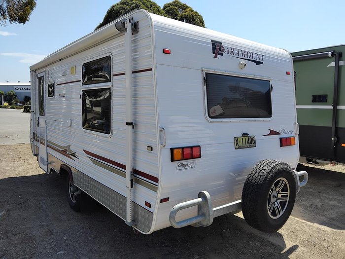 2011 Paramount Classic 17Ft Couples Van With Queen Bed And Front Lounge