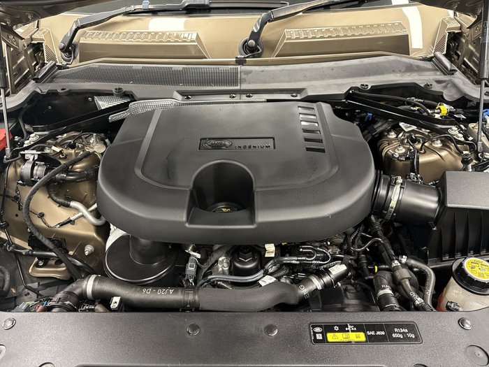 2021 Land Rover Defender 110 D300 SE