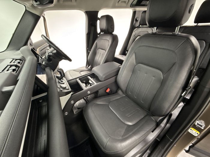 2021 Land Rover Defender 110 D300 SE