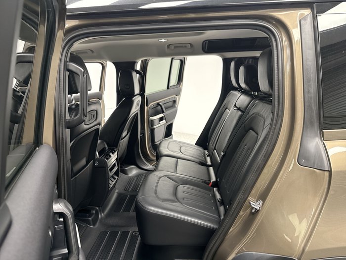 2021 Land Rover Defender 110 D300 SE