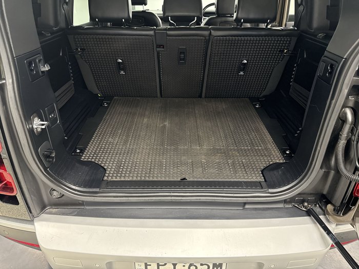 2021 Land Rover Defender 110 D300 SE