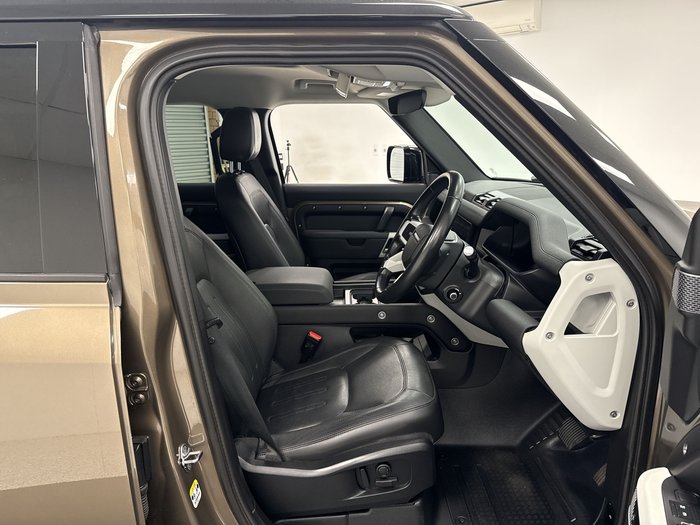 2021 Land Rover Defender 110 D300 SE