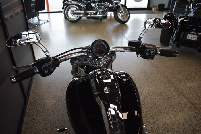 2025 Harley-davidson FXBR BREAKOUT (117) VIVID BLACK
