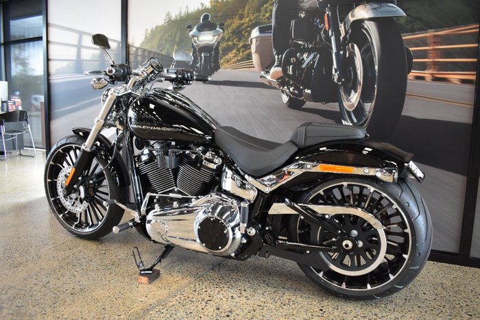 2025 Harley-davidson FXBR BREAKOUT (117) VIVID BLACK