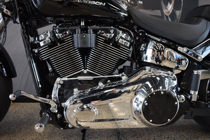 2025 Harley-davidson FXBR BREAKOUT (117) VIVID BLACK