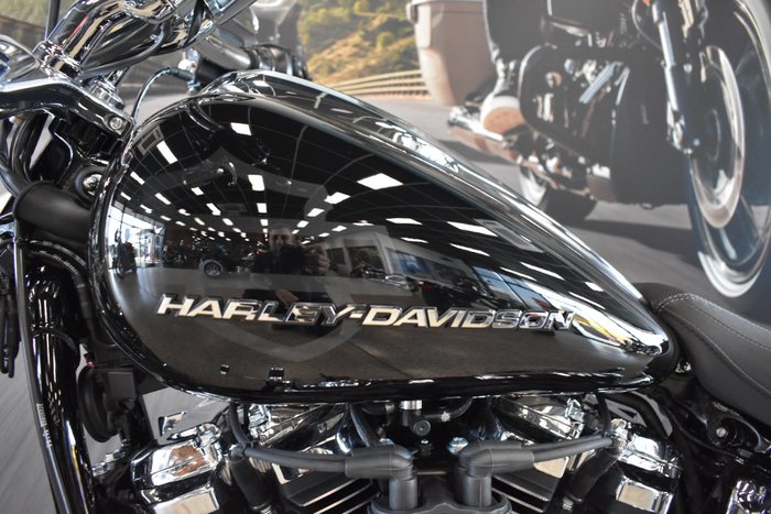 2025 Harley-davidson FXBR BREAKOUT (117) VIVID BLACK