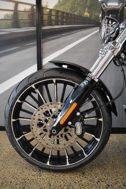 2025 Harley-davidson FXBR BREAKOUT (117) VIVID BLACK