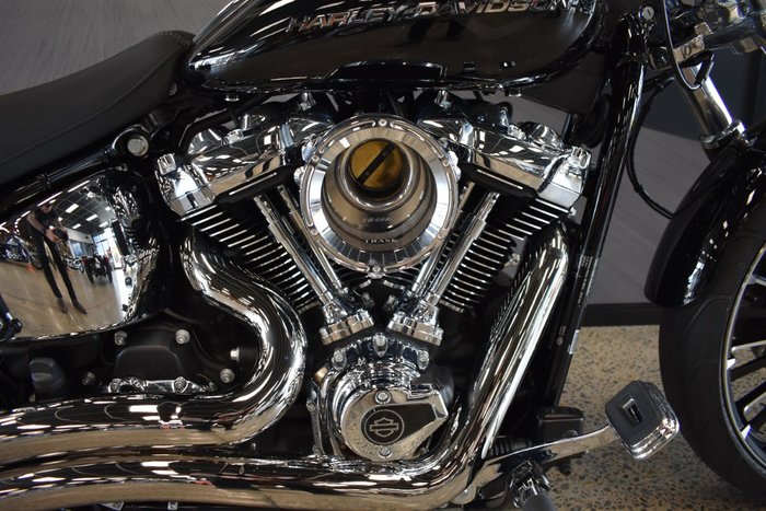 2025 Harley-davidson FXBR BREAKOUT (117) VIVID BLACK