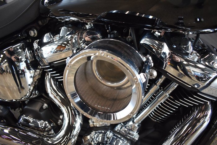 2025 Harley-davidson FXBR BREAKOUT (117) VIVID BLACK