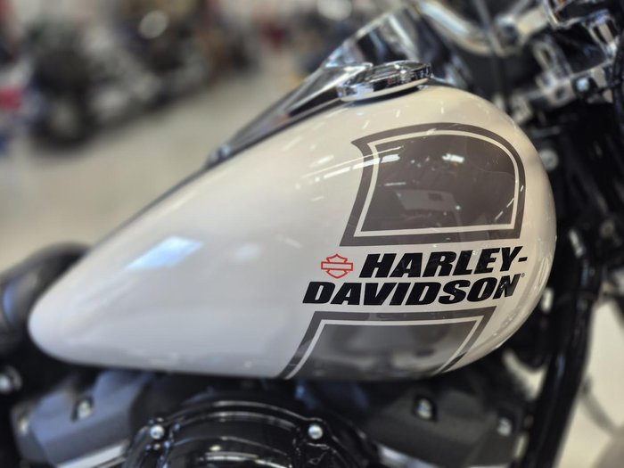 2022 Harley-Davidson Sport Glide 107 (FLSB) Softail White