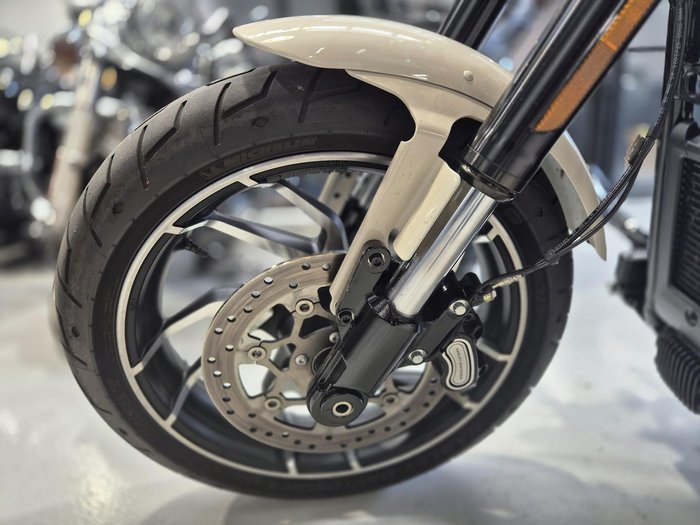 2022 Harley-Davidson Sport Glide 107 (FLSB) Softail White