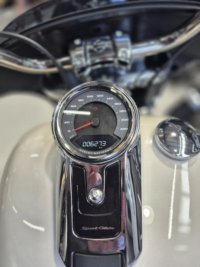 2022 Harley-Davidson Sport Glide 107 (FLSB) Softail White