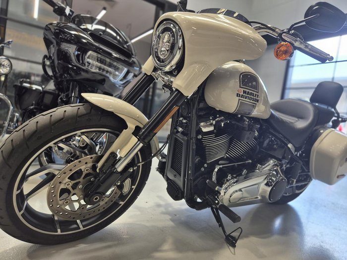 2022 Harley-Davidson Sport Glide 107 (FLSB) Softail White