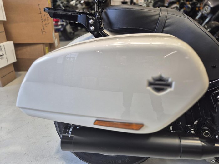 2022 Harley-Davidson Sport Glide 107 (FLSB) Softail White
