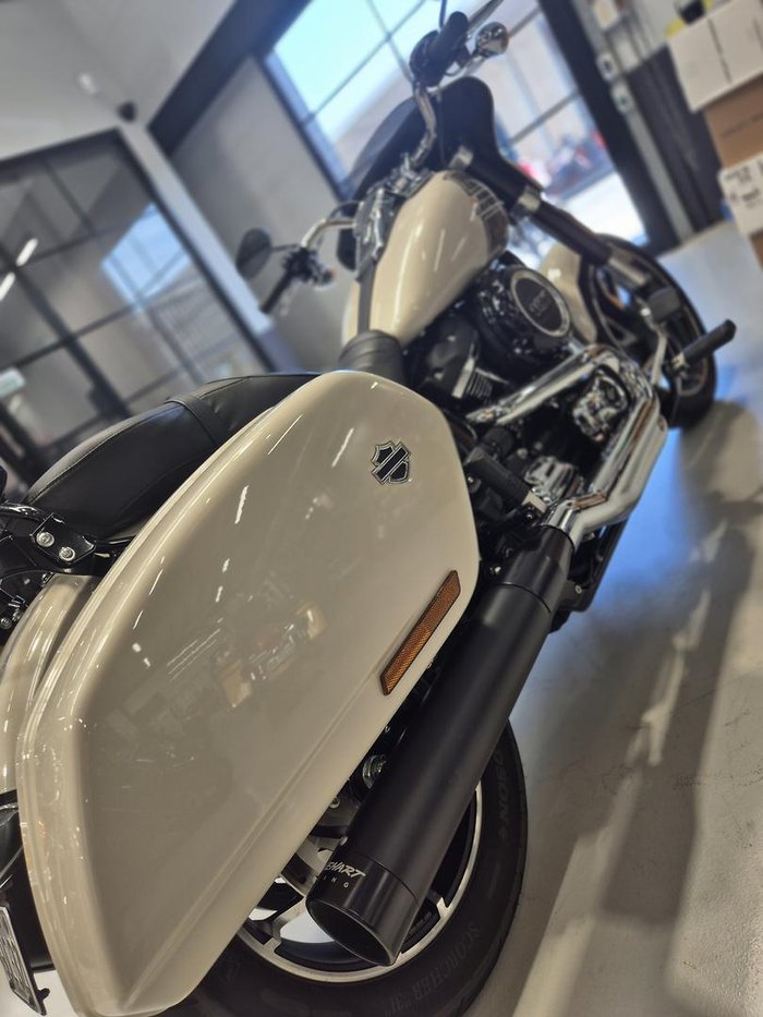 2022 Harley-Davidson Sport Glide 107 (FLSB) Softail White