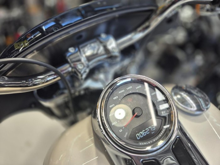 2022 Harley-Davidson Sport Glide 107 (FLSB) Softail White