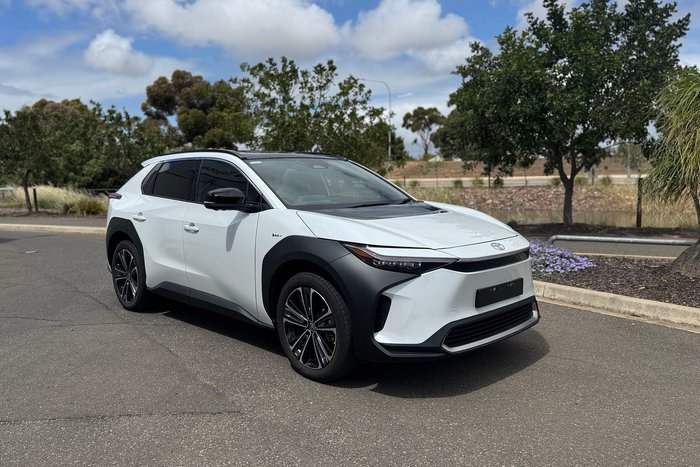 2023 Toyota bZ4X YEAM15R AWD