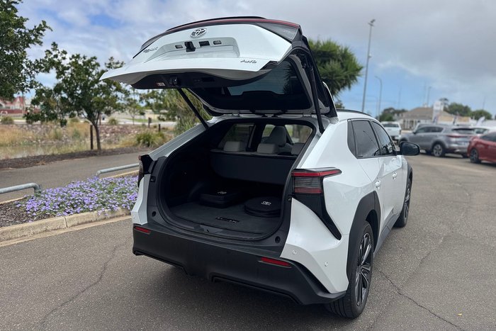 2023 Toyota bZ4X YEAM15R AWD