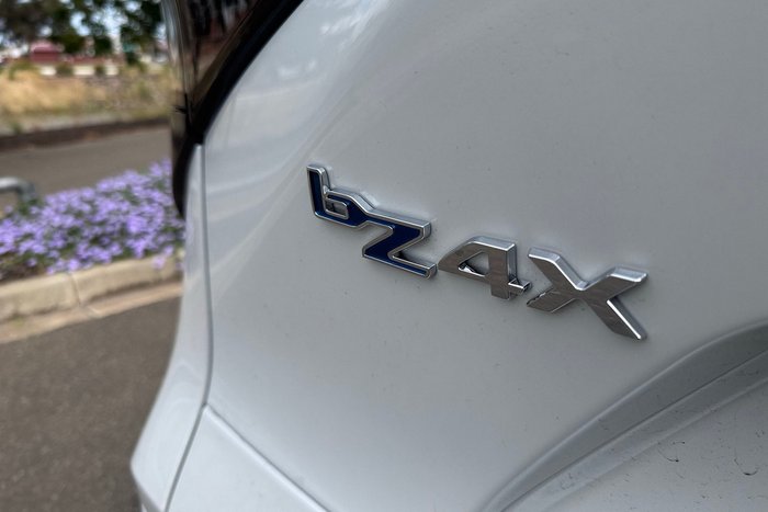 2023 Toyota bZ4X YEAM15R AWD
